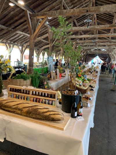 Französische Delikatessen Markthalle Châtillon.