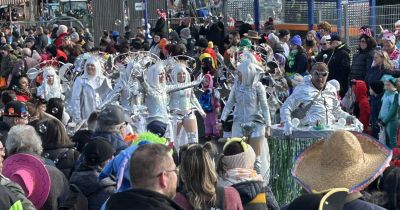 Sonnenschein, Frost und fantastische Stimmung: Fastnachtsumzug in „Watchmanriver“