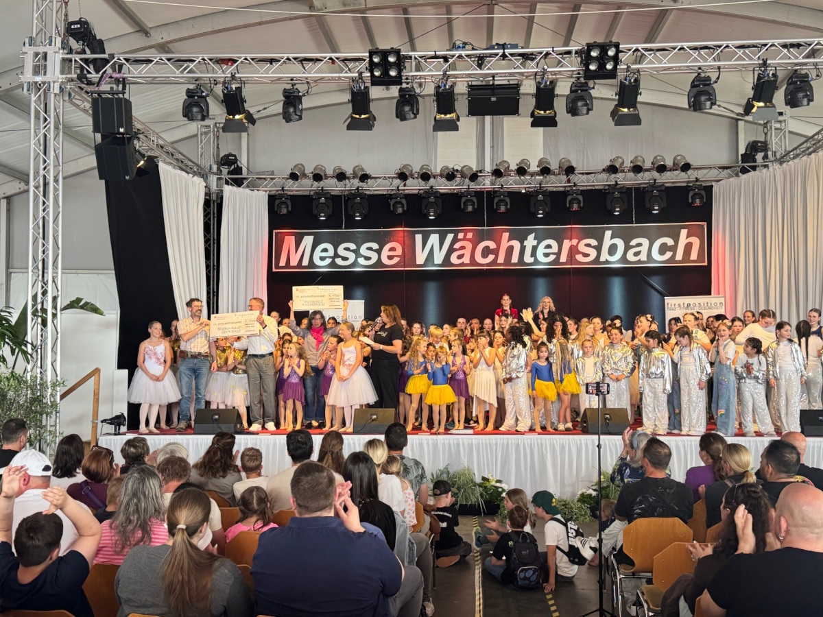 Tanzstudio firstposition überreicht 3.000,- Euro an Wächtersbacher Schulen Tanzstudio firstposition überreicht 3.000,- Euro an Wächtersbacher Schulen